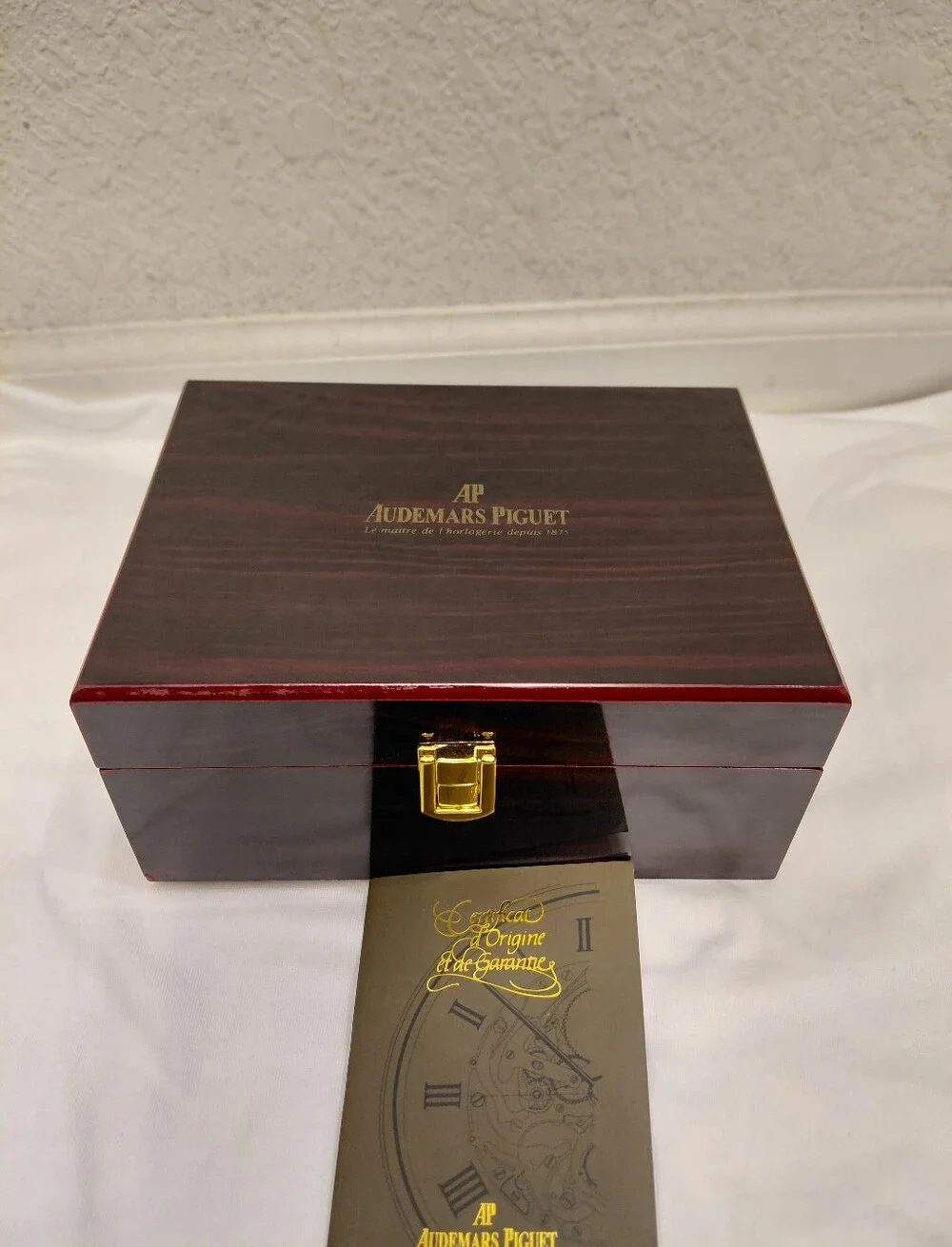 LuxuryAudemars Piguet Royal Polished Dark Brown Wood Watch Box W/ Piano Finish